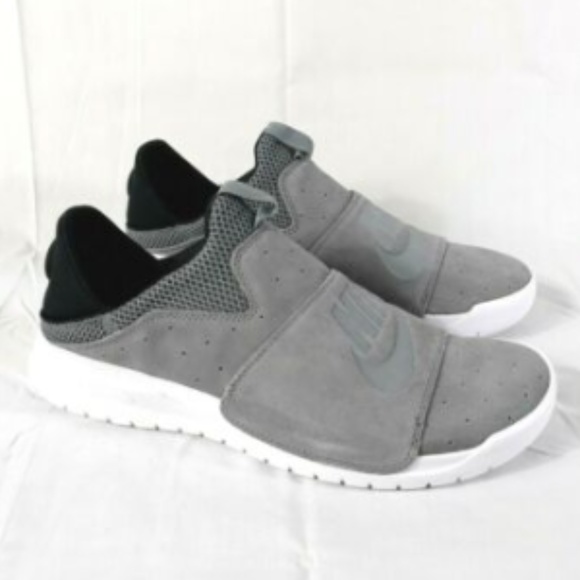nike benassi slp triple black